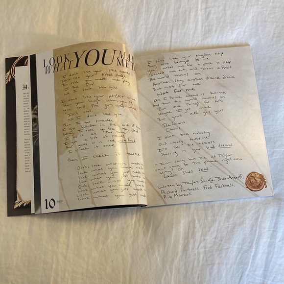 RARE Taylor Swift Reputation Deluxe Book Volume 2 with Poster, Collector’s Item - Picture 5 of 9
